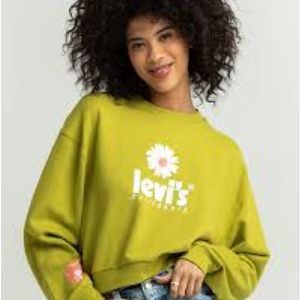 Levi’s xl slightly cropped sweater